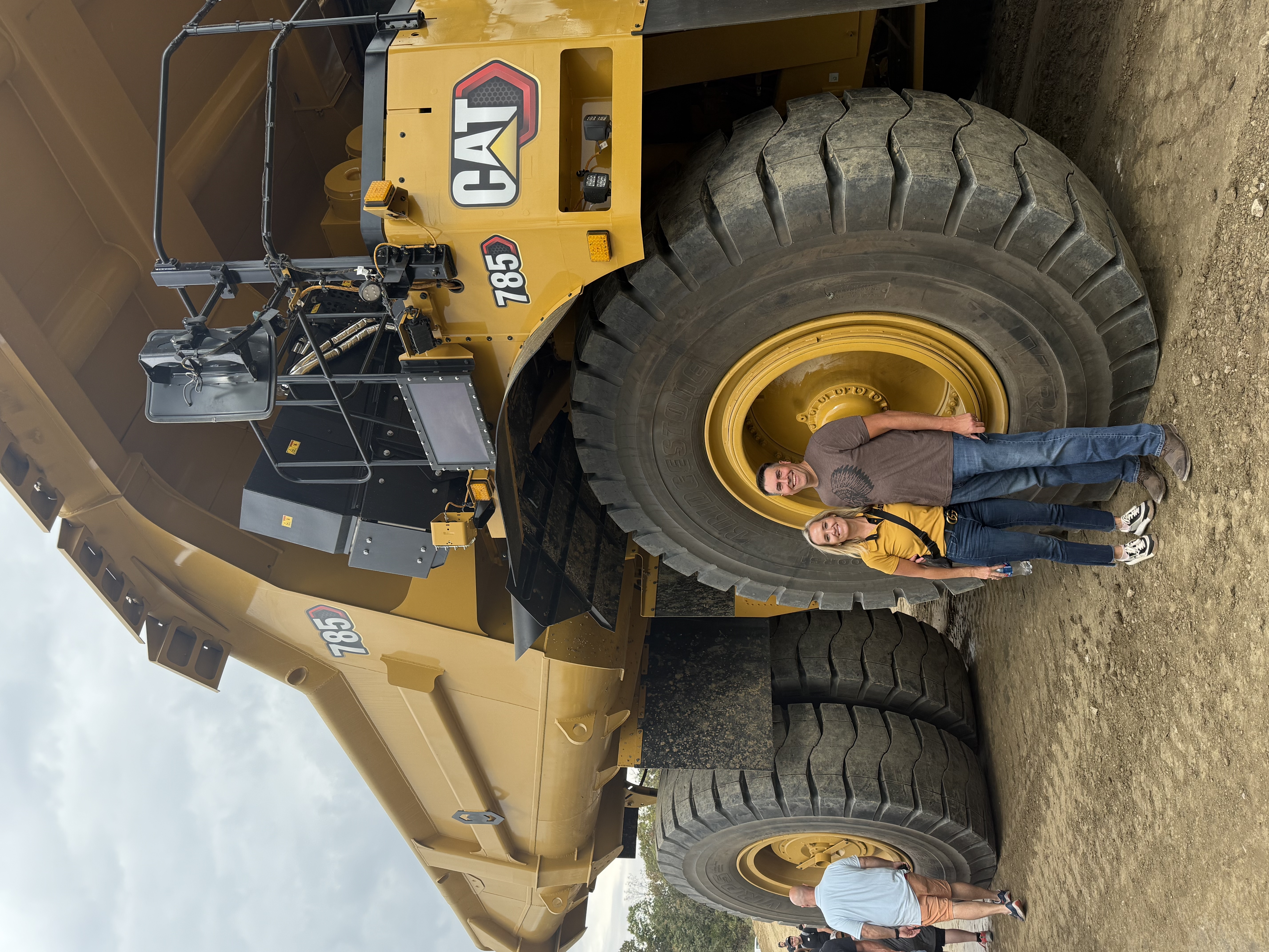 Chaille in front of Cat 785