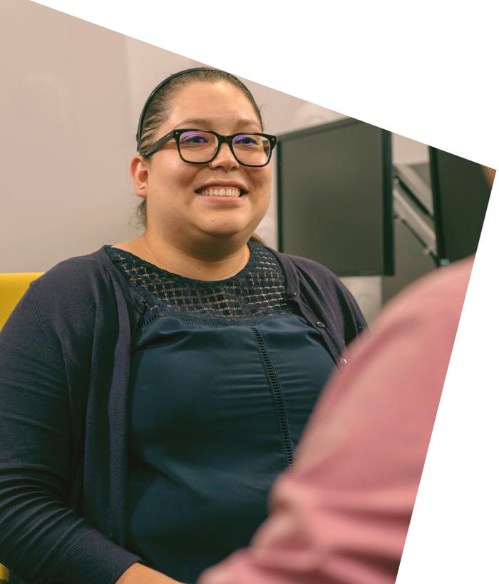 誰かに微笑む人